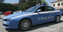 La volante della polizia del Commissariato di Senigallia ha fermato l'uomo