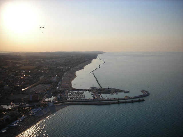 Trovato in mare il cadavere di un anziano