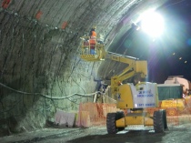 Continuano senza sosta i lavori nella galleria